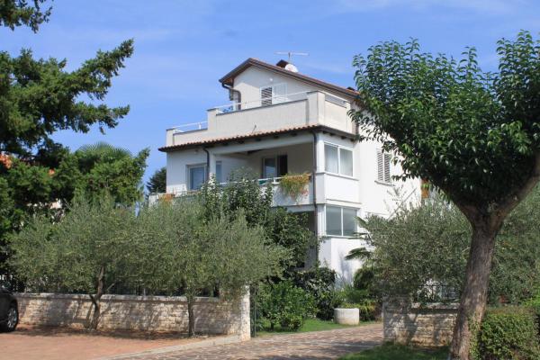 På billedet ses objektet Apartments with a parking space Umag - 7043 beliggende i byen Umag.