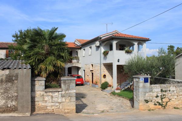 En la foto se muestra el objeto Apartments with a parking space Tar, Porec - 7026 ubicado en la ciudad de Tar.
