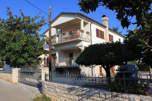 På billedet ses objektet Apartment Umag 7125b beliggende i byen Umag.