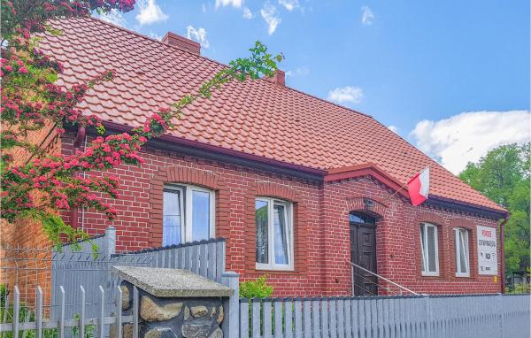 Na fotografii je vidět objekt Stunning Apartment In Dominikowo nacházející se ve městě Zatom.