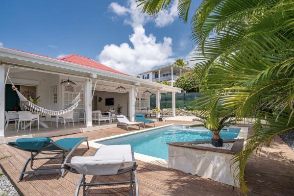 En la foto se muestra el objeto Villa Belvi ubicado en la ciudad de Mare Poirier.