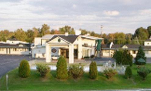 A la foto es mostra l'objecte Colonie Inn and Suites situat a la ciutat de Latham.