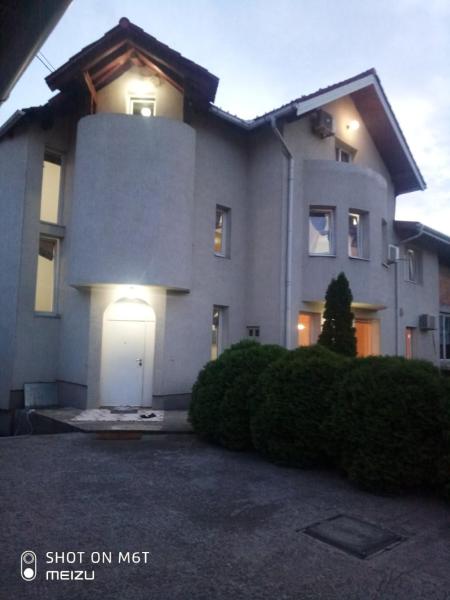 A la foto es mostra l'objecte Vila Zvizdic- apartman situat a la ciutat de Breza.
