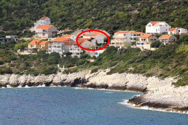 Op de foto is het object Seaside apartments with a swimming pool Zavalatica, Korcula - 9151 te zien, gelegen in de stad Zavalatica.