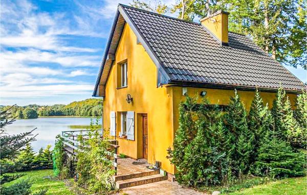 Στη φωτογραφία φαίνεται το αντικείμενο Nice Home In Kielno With Wifi που βρίσκεται στην πόλη Koleczkowo.