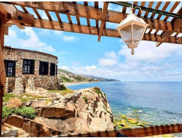 På bildet vises objektet Auberge Thais - Tighremt - Bejaia som ligger i byen Irhil Khelil.