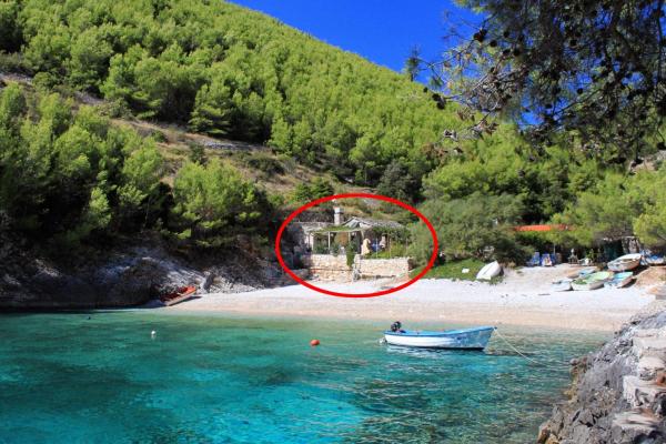 A la foto es mostra l'objecte Secluded fisherman's cottage Cove Bratinja Luka, Korcula - 11653 situat a la ciutat de Korčula.