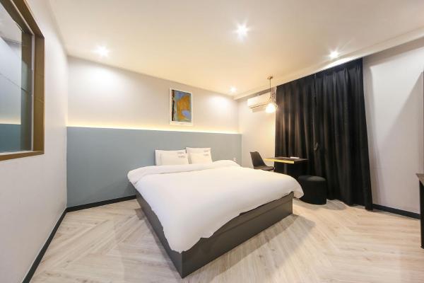 Na foto é possível ver o objeto Masan First Class Hotel localizado na cidade de Changwon.