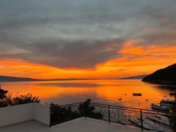 The photo shows the Rooms Milena located in the city of Senj.