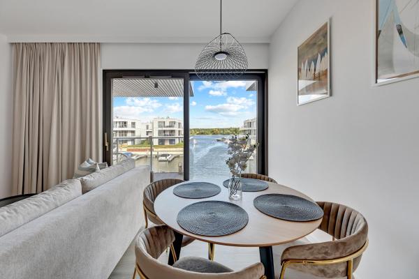 Na zdjęciu widoczny jest obiekt Sol Marina - Pool, SPA, Wellness, Riverview & Parking by Downtown Apartments położony w mieście Wiślinka.