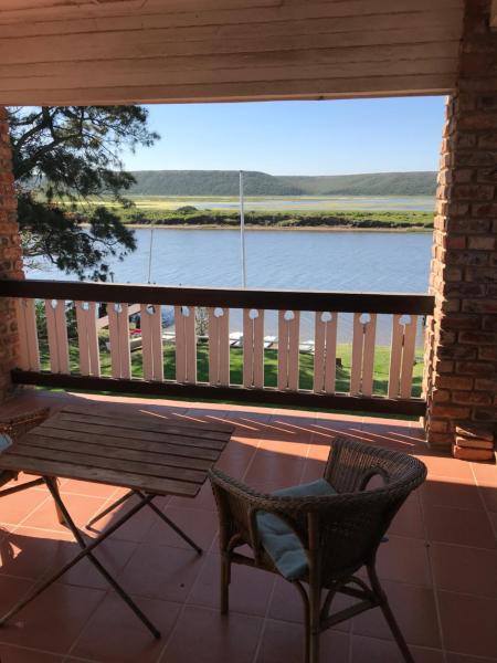 Na zdjęciu widoczny jest obiekt Riverfront Homestay położony w mieście Veeplaas.
