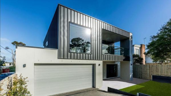 The photo shows the Luxury on Bayview Wifi Linen included located in the city of Inverloch.