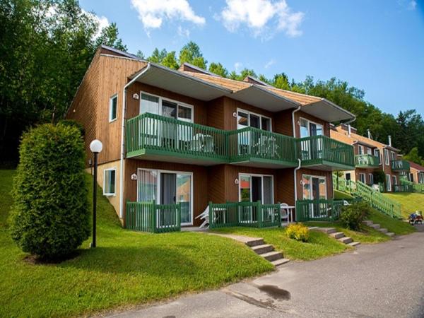 På bildet vises objektet Chalets Condos sur le Fjord som ligger i byen Petit-Saguenay.