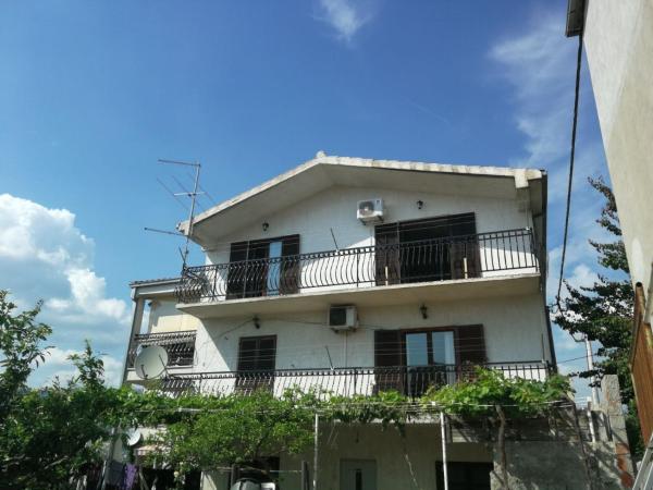 Apartments with a parking space Split - 15410, Split