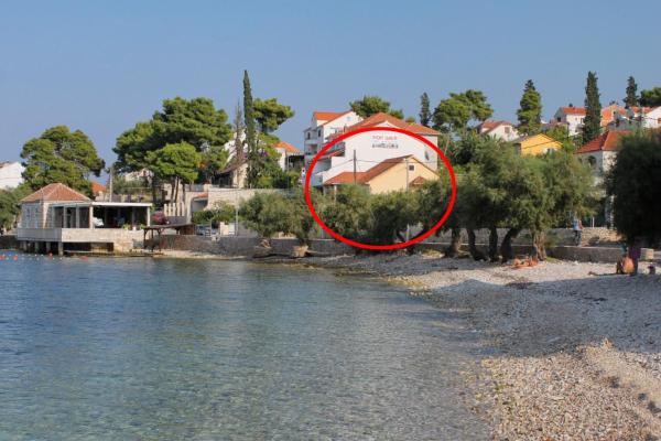 A la foto es mostra l'objecte Apartments by the sea Sutivan, Brac - 15617 situat a la ciutat de Sutivan.