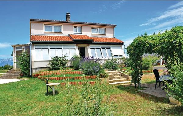 照片显示了位于Islam Latinski市的Family friendly house with a swimming pool Posedarje, Novigrad - 15785物件。