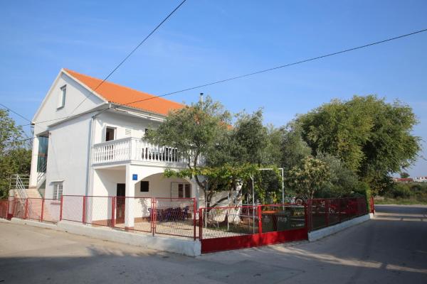 写真にはヴォディツェ市にあるApartments with parking space Vodice - 16190が写っています。