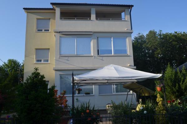 På billedet ses objektet Apartments for families with children Opric, Opatija - 15890 beliggende i byen Lovran.