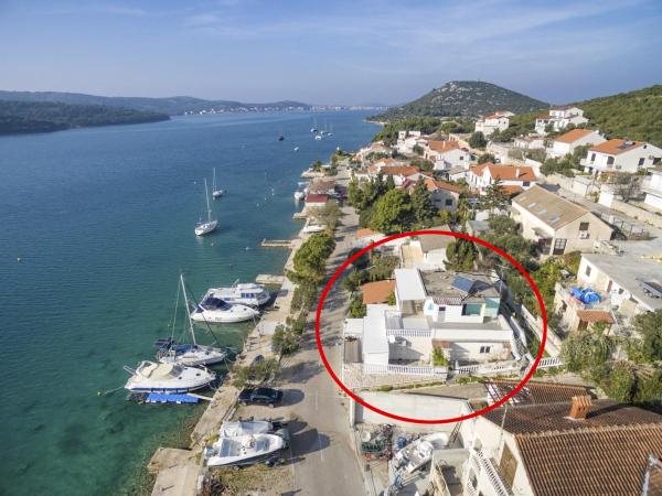 Apartments By The Sea Tisno, Murter - 15895 - Jezera