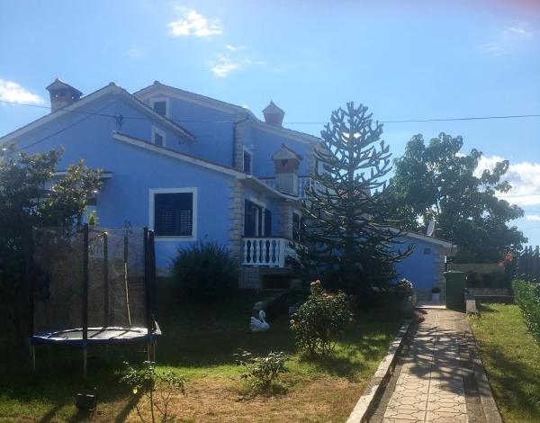 A la foto es mostra l'objecte Apartments for families with children Vinez, Labin - 15826 situat a la ciutat de Labin.