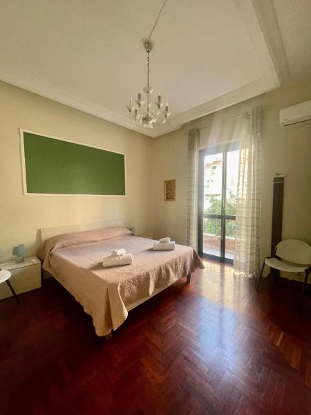 A la foto es mostra l'objecte Apartament Dimora di Maury a due passi dai trasporti e da Ballarò situat a la ciutat de Palerm.