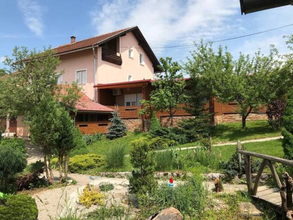 Family-friendly Apartments With Swimming Pool Ostarski Stanovi, Plitvice - 17806 - Croatia