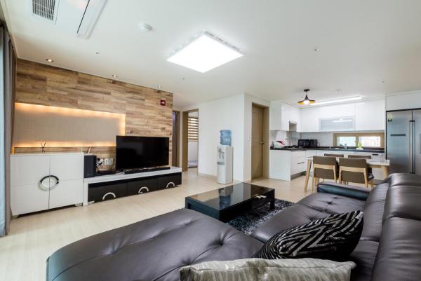 A la foto es mostra l'objecte JS Residence Hotel Okpo situat a la ciutat de Geoje.