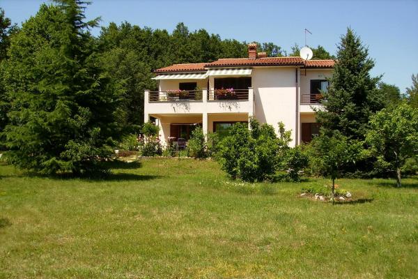 A la foto es mostra l'objecte Apartments for families with children Vinez, Labin - 18493 situat a la ciutat de Labin.