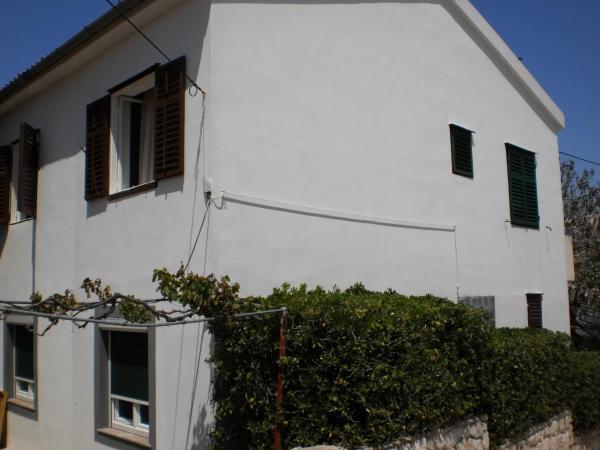 Na fotografii je vidět objekt Apartments by the sea Pag - 18464 nacházející se ve městě Pag.
