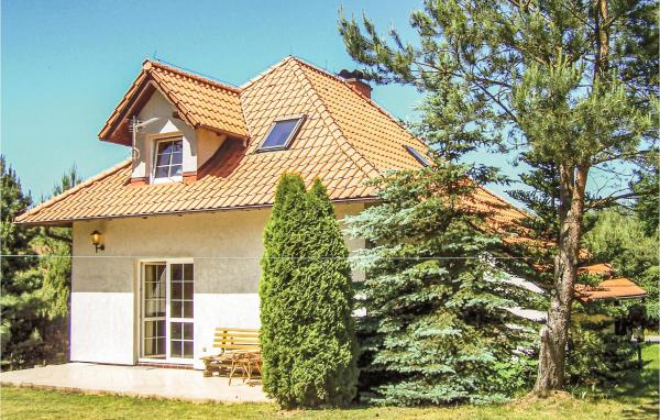 Auf dem Foto ist das Objekt Three-Bedroom Holiday Home In Szteklin in der Stadt Budy zu sehen.