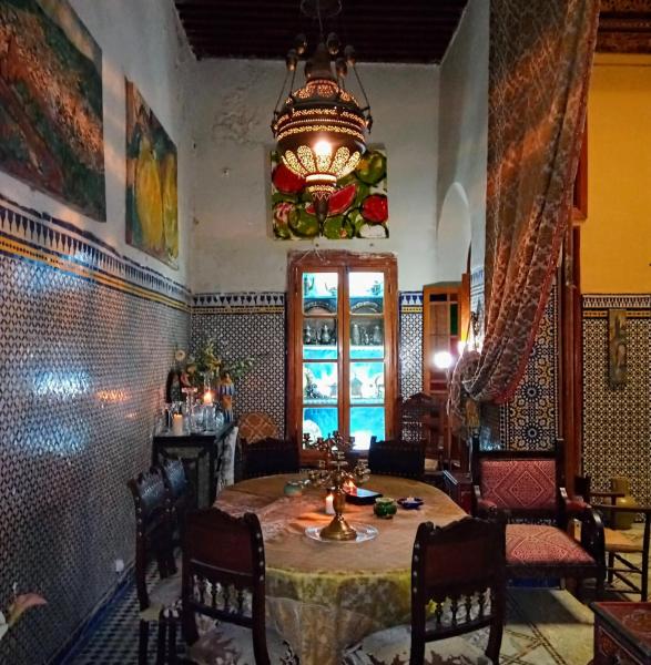 A la foto es mostra l'objecte Riad Rchacha situat a la ciutat de Fes.