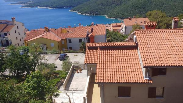 A la foto es mostra l'objecte Apartments with a parking space Rabac, Labin - 19058 situat a la ciutat de Rabac.