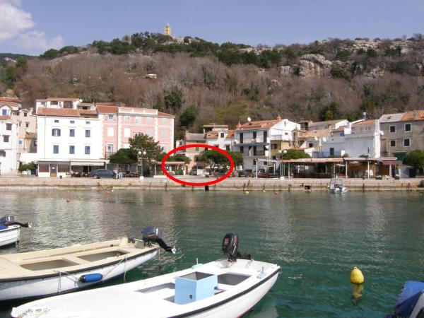 På billedet ses objektet Apartments by the sea Baska, Krk - 19190 beliggende i byen Baška.