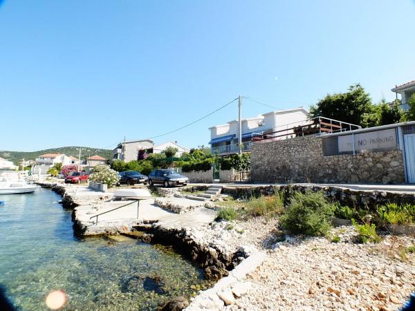 照片显示了位于Vinišće市的Apartments by the sea Vinisce, Trogir - 19014物件。