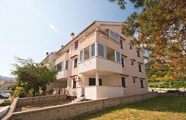 På billedet ses objektet Apartments with parking space Baska, Krk - 19443 beliggende i byen Baška.