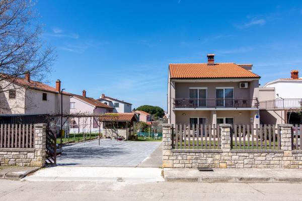 A la foto es mostra l'objecte Apartments for families with children Valbandon, Fazana - 19511 situat a la ciutat de Fažana.