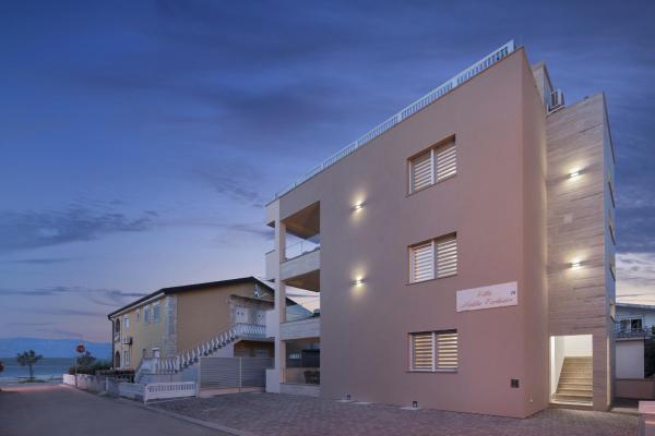 På bildet vises objektet Apartments by the sea Vir - 19421 som ligger i byen Vir.