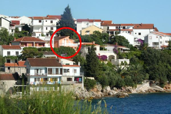 Na fotografii je vidět objekt Apartments by the sea Podaca, Makarska - 2695 nacházející se ve městě Podaca.