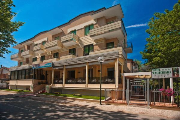 På billedet ses objektet Hotel Vallechiara beliggende i byen Cesenatico.