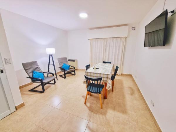 A la foto es mostra l'objecte Esquel House situat a la ciutat de Esquel.