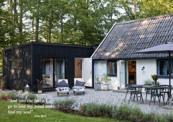 Na fotografii je vidět objekt Bokis - Modern Forest Cottage nacházející se ve městě Brösarp.