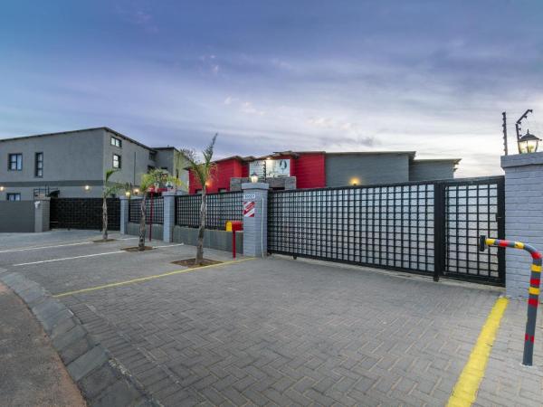The photo shows the Madamz Bed & Breakfast located in the city of Gaborone.