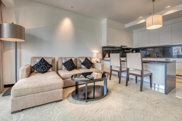 Na fotografii je vidět objekt Graceful 1BR at The Address Residences Dubai Marina by Deluxe Holiday Homes nacházející se ve městě Dubaj.