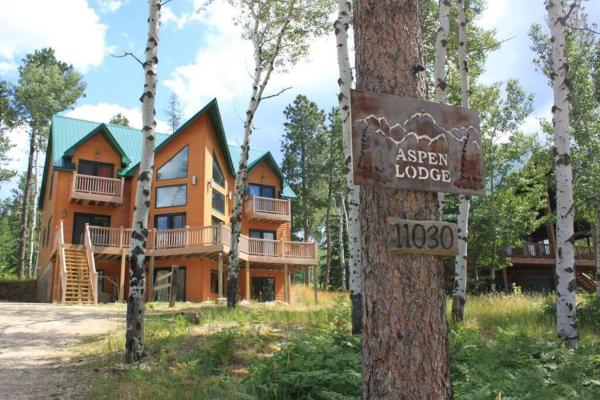 The photo shows the Aspen Lodge-5 Bedroom, 5 Full Baths with Hot Tub! located in the city of Lead.