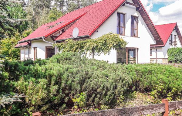 Auf dem Foto ist das Objekt Four-Bedroom Holiday Home In Purda in der Stadt Purda zu sehen.