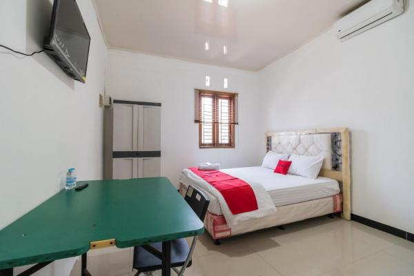 Nella foto è visibile l'oggetto RedDoorz near Terminal Bubulak Bogor situato nella città di Kedungbadak.