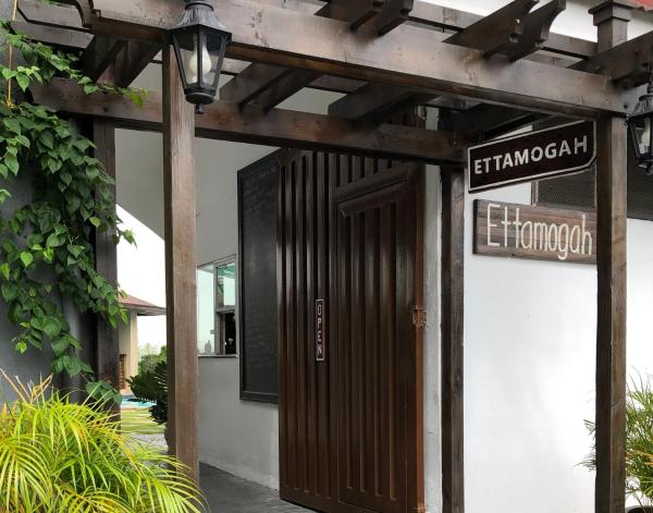 En la foto se muestra el objeto Ettamogah Hotel Inc. ubicado en la ciudad de Malino.