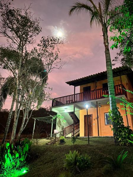 A la foto es mostra l'objecte Pousada Chalés dos Montes situat a la ciutat de Capela Nova.