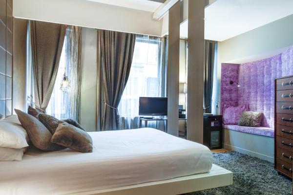 A la foto es mostra l'objecte ZE Hotel situat a la ciutat de París.