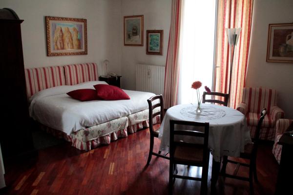 A la foto es mostra l'objecte Zodiacus Residence situat a la ciutat de Bari.